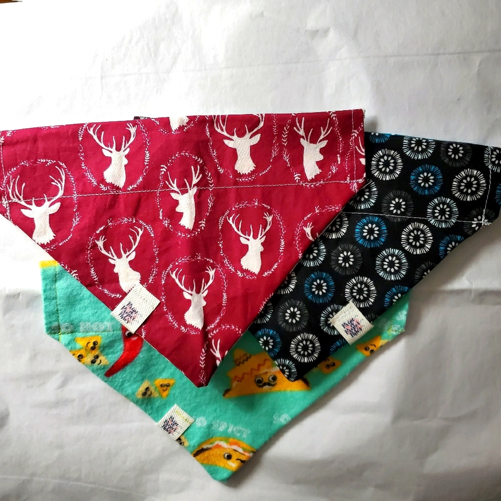 Reversable pet bandanas set of 3